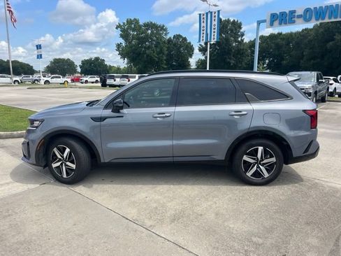 Used 2022 Kia Sorento S w/ Panoramic Sunroof Package FWD image 3