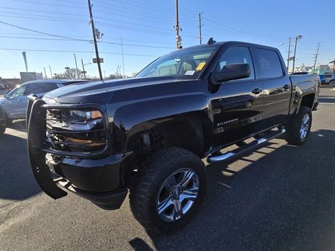 Used 2018 Chevrolet Silverado 1500 Custom w/ Custom Value Package image 7