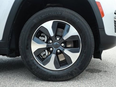 Used 2023 Jeep Grand Cherokee 4WD 4xe image 5