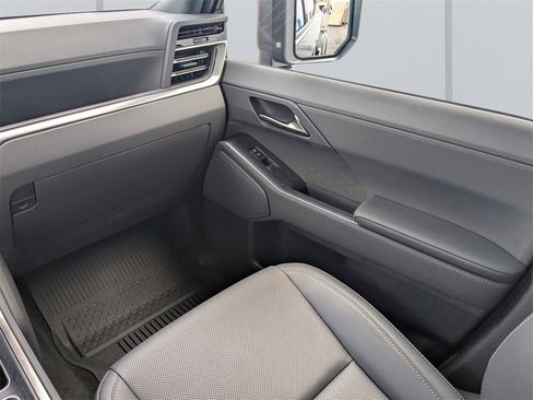 Used 2025 Lexus GX 550 image 18