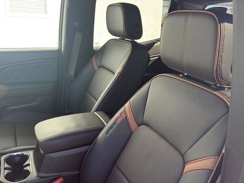 Used 2025 GMC Canyon AT4 w/ AT4 Premium Package image 15