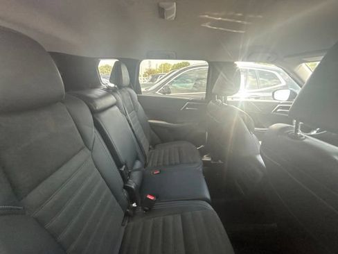 Used 2023 Mitsubishi Outlander SE FWD image 8