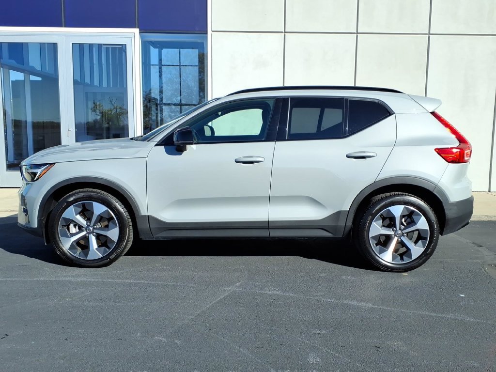 Certified 2024 Volvo XC40 B5 Plus w/ Protection Package Premier AWD/4WD image 3