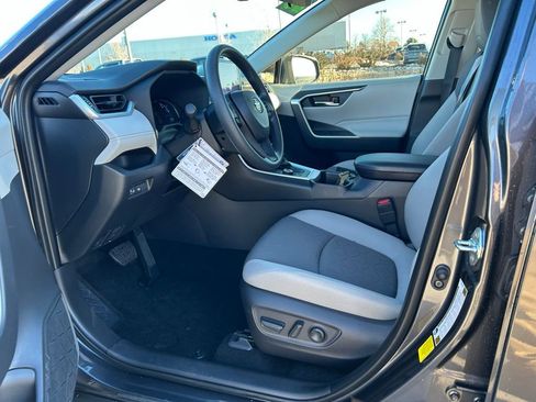 Used 2025 Toyota RAV4 XLE image 13