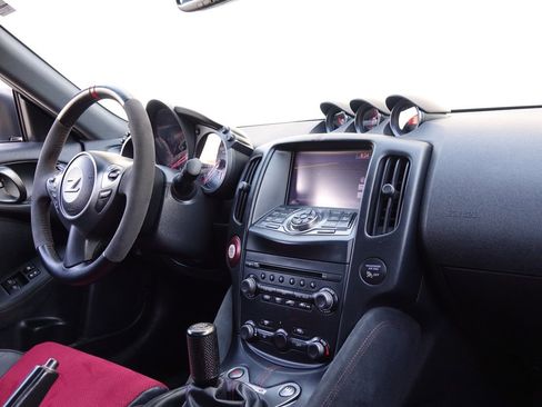 Used 2018 Nissan 370Z NISMO image 7