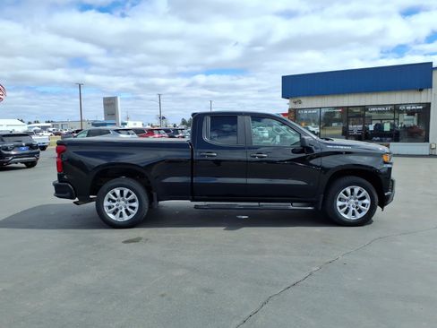 Used 2020 Chevrolet Silverado 1500 Custom w/ Custom Value Package image 7