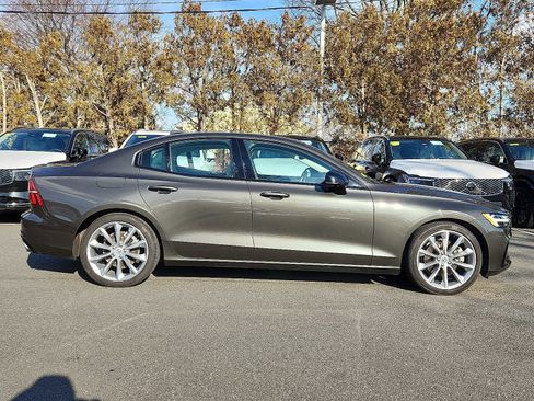 Certified 2021 Volvo S60 T5 Momentum w/ Protection Package Premier image 7