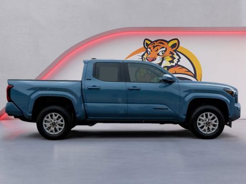 Used 2026 Toyota Tacoma SR5 AWD/4WD image 4