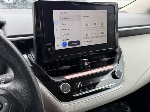 Used 2025 Toyota Corolla LE FWD image 33