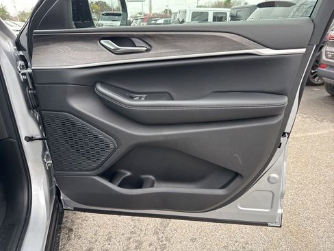 New 2026 Jeep Grand Cherokee Altitude AWD/4WD image 31