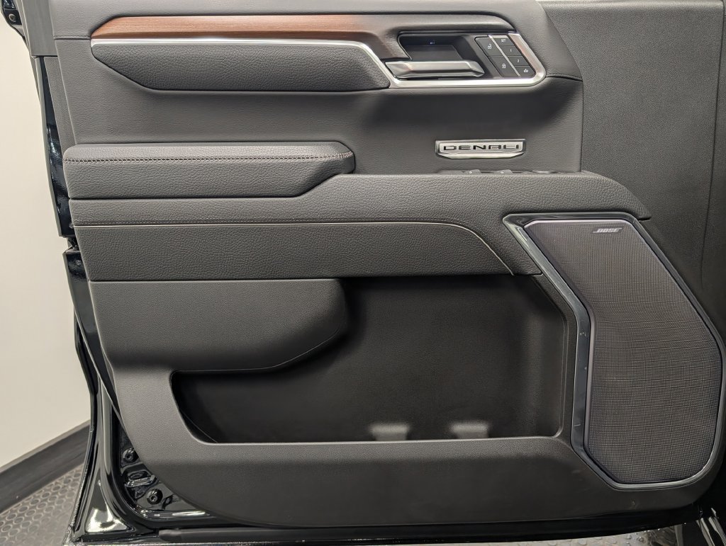 Used 2025 GMC Sierra 1500 Denali AWD/4WD image 8
