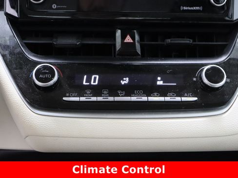 Used 2022 Toyota Corolla LE image 18