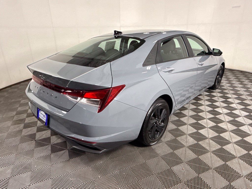Used 2022 Hyundai Elantra SEL w/ Convenience Package FWD image 10