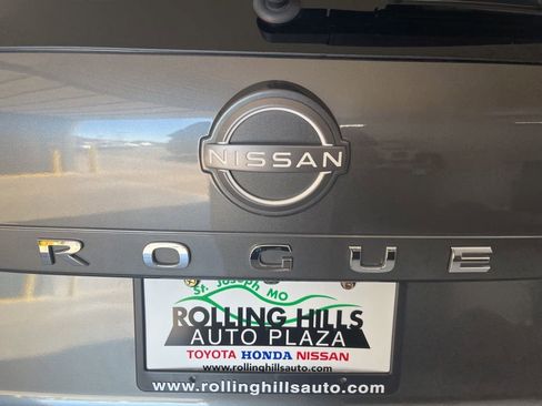 Used 2022 Nissan Rogue SV FWD image 42