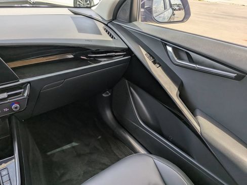 Certified 2024 Kia Niro EX FWD image 17