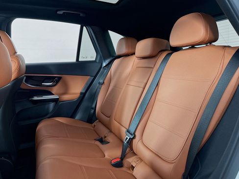 Certified 2026 Mercedes-Benz GLC 300 image 8