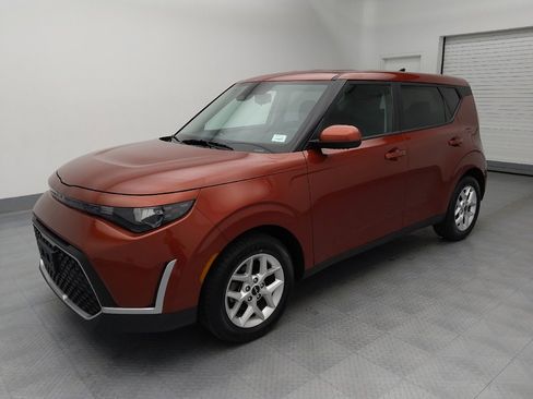 Used 2023 Kia Soul S image 2