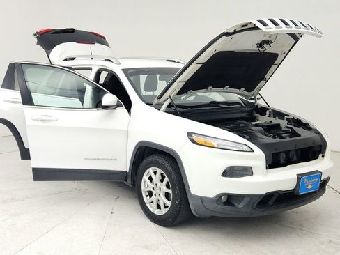 Used 2017 Jeep Cherokee Latitude image 10