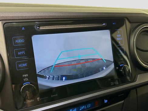 Used 2018 Toyota Tacoma SR5 AWD/4WD image 16