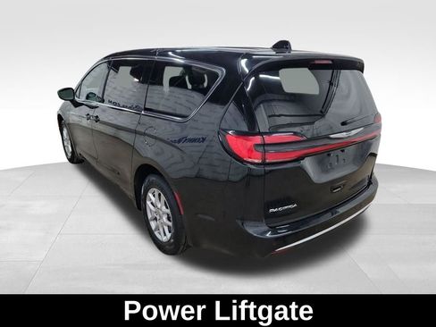 Used 2024 Chrysler Pacifica Touring-L image 5