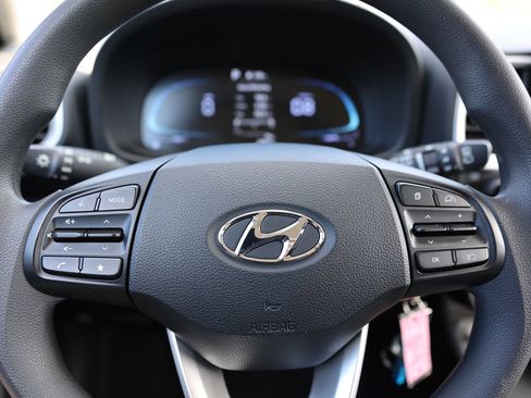 Certified 2023 Hyundai Venue SE FWD image 29