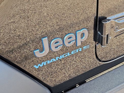 Used 2023 Jeep Wrangler Unlimited AWD/4WD image 13