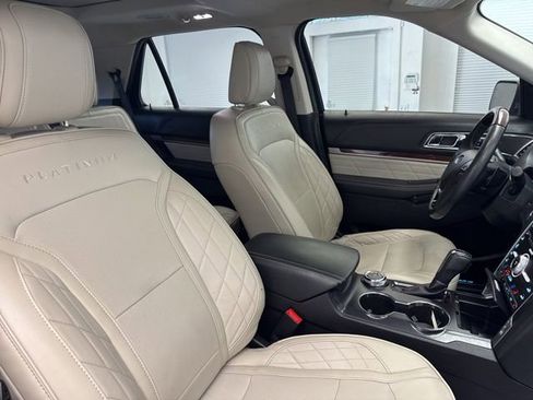 Used 2018 Ford Explorer Platinum image 11
