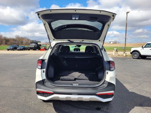 Used 2023 Kia Sportage LX image 7