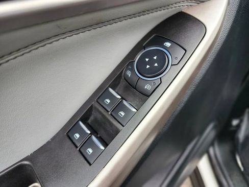Used 2023 Ford Explorer XLT w/ Equipment Group 202A AWD/4WD image 18