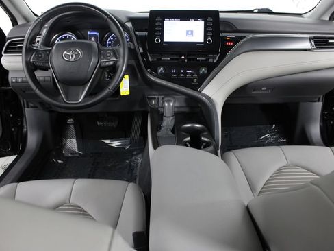 Used 2021 Toyota Camry SE FWD image 9