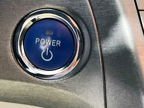 Used 2015 Toyota Prius Two image 24