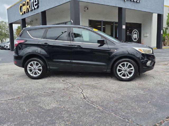 Used 2017 Ford Escape SE w/ SE Cold Weather Package FWD image 4