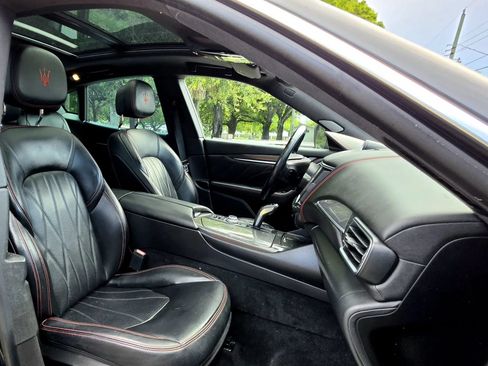 Used 2021 Maserati Levante GranLusso AWD/4WD image 6