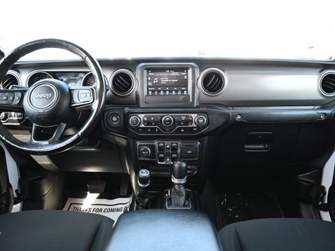 Used 2022 Jeep Gladiator Willys image 19