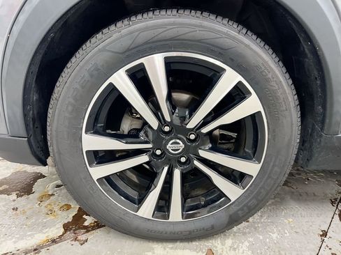 Used 2019 Nissan Kicks SV FWD image 26
