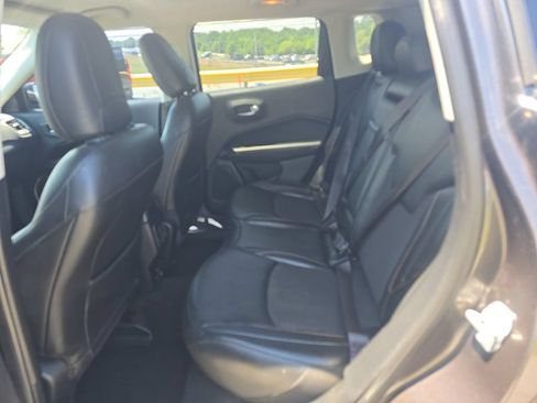 Used 2019 Jeep Compass Latitude w/ Cold Weather Group AWD/4WD image 6