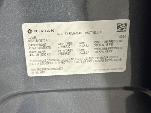 Used 2024 Rivian R1S Adventure AWD/4WD image 32