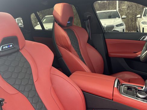 Used 2025 BMW X6 M Competition w/ Executive Package image 33