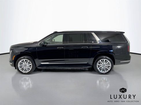 Used 2025 Cadillac Escalade ESV Premium Luxury AWD/4WD image 9