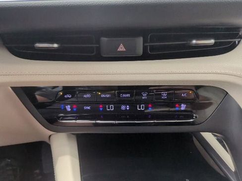 Used 2023 Buick Envision Avenir FWD image 29