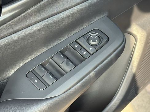 New 2026 Toyota Prius Plug-In Hybrid FWD image 11
