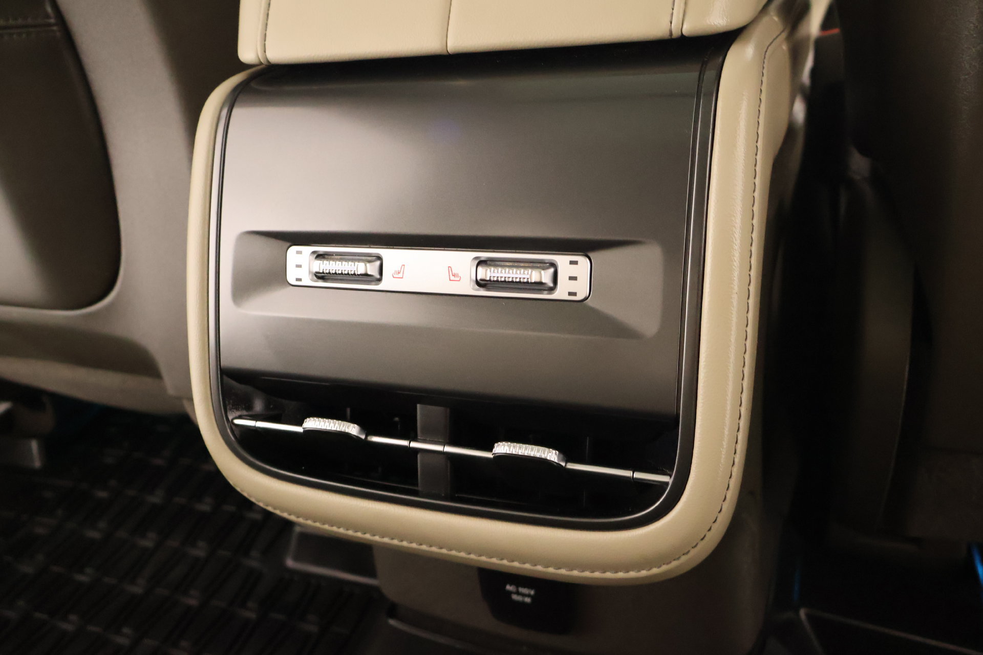 Used 2025 Lincoln Nautilus Reserve w/ Jet Appearance Package AWD/4WD image 17