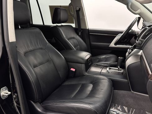 Used 2014 Toyota Land Cruiser image 41