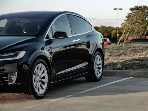 Used 2017 Tesla Model X 75D image 9