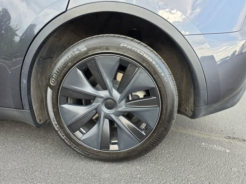 Used 2025 Tesla Model Y Long Range AWD/4WD image 12