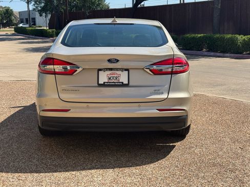 Used 2019 Ford Fusion SE FWD image 9