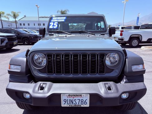 Used 2025 Jeep Wrangler Sport AWD/4WD image 35