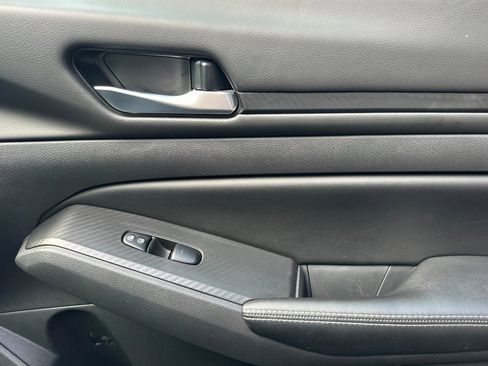 Used 2024 Nissan Altima 2.5 SV image 18