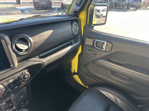 Used 2022 Jeep Wrangler Unlimited Sahara w/ Cold Weather Group image 24