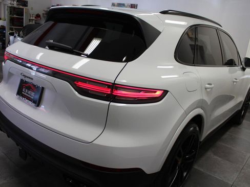 Used 2022 Porsche Cayenne Platinum Edition AWD/4WD image 6